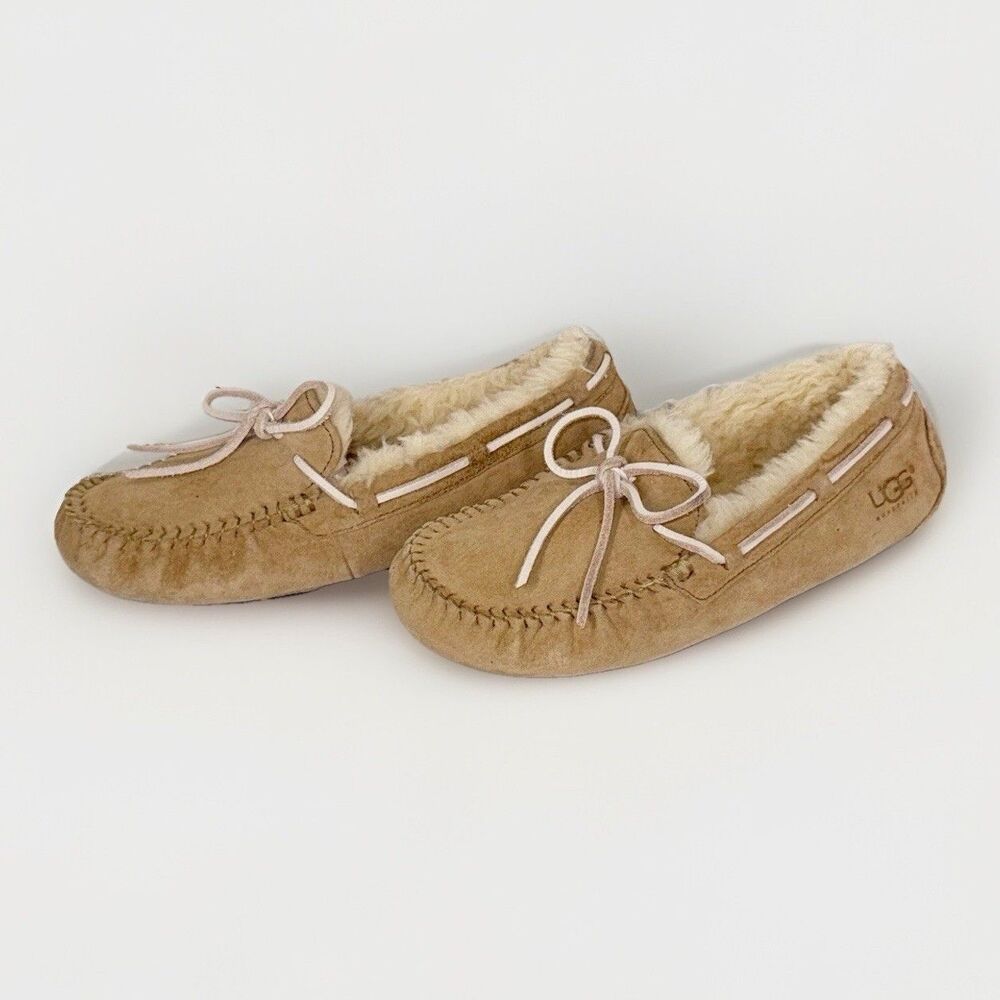 Ugg Slipper Women 6 Dakota Moccasin Beige Suede Sheepskin Fur Cozy Comfy Slip On - Picture 1 of 14